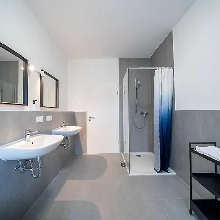 Dq03 - Geraeumige Monteurwohnung *